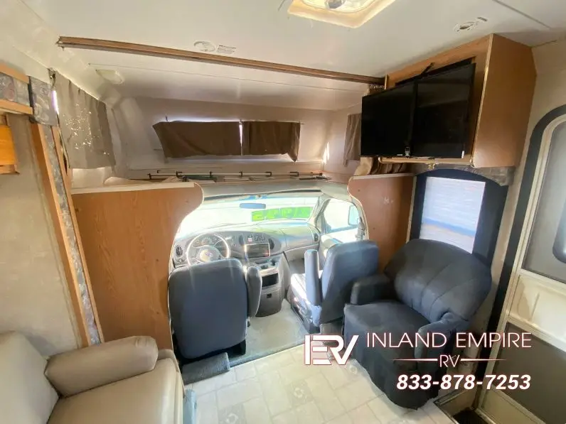 
								2004 Forest River Sunseeker 3100S full									