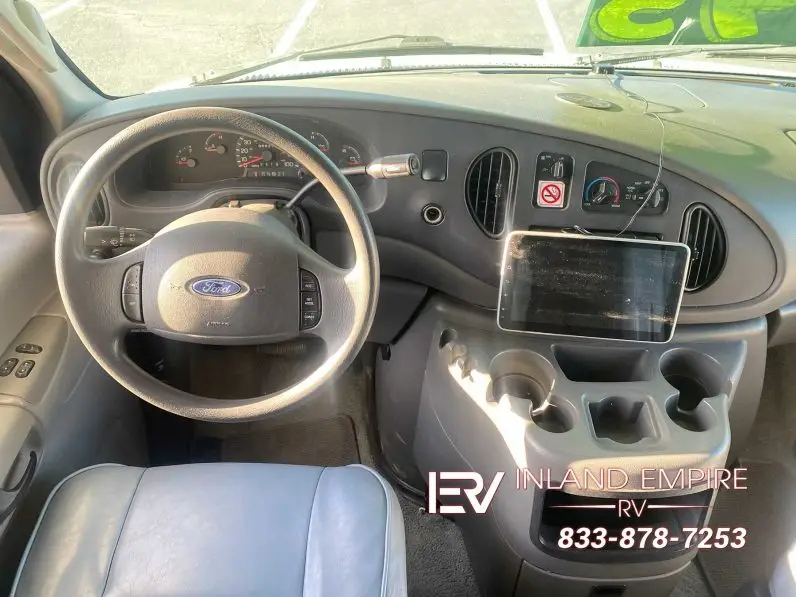 
								2004 Forest River Sunseeker 3100S full									