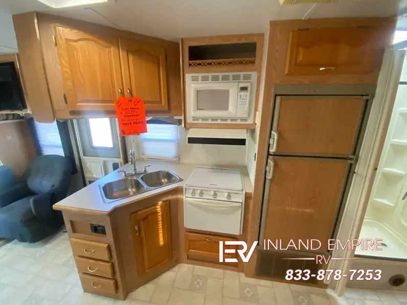 
								2004 Forest River Sunseeker 3100S full									