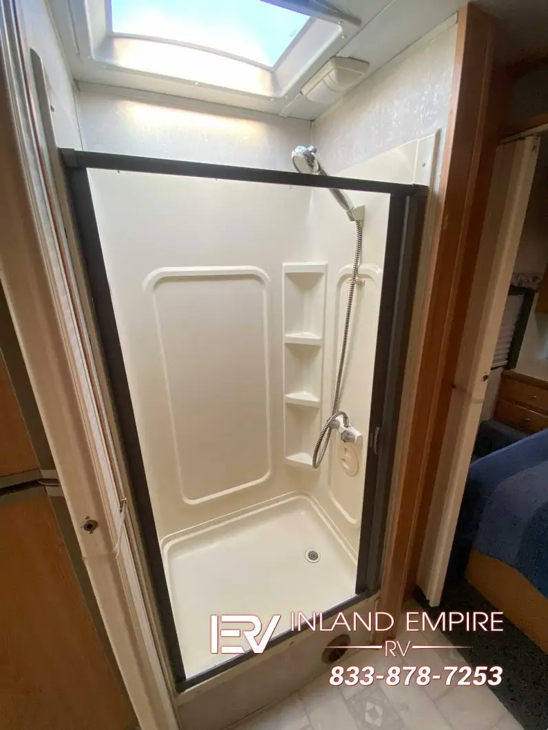
								2004 Forest River Sunseeker 3100S full									