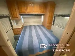 
										2004 Forest River Sunseeker 3100S full									