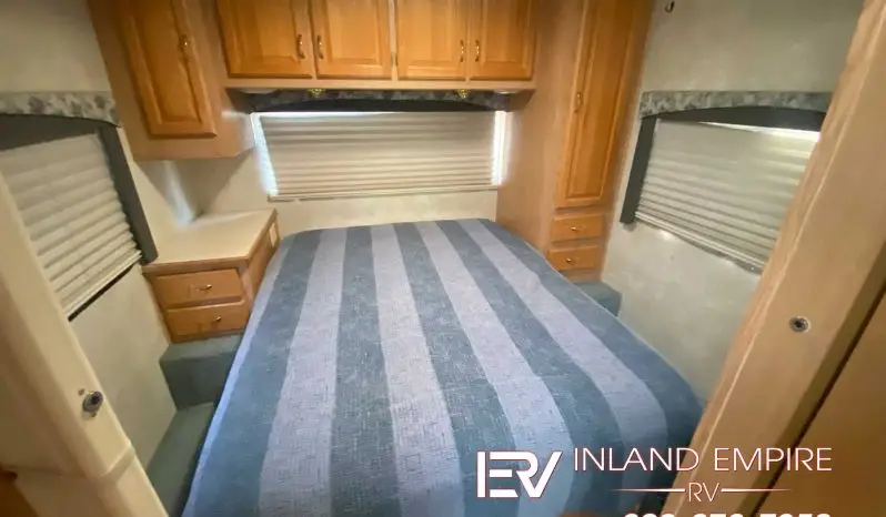 
								2004 Forest River Sunseeker 3100S full									