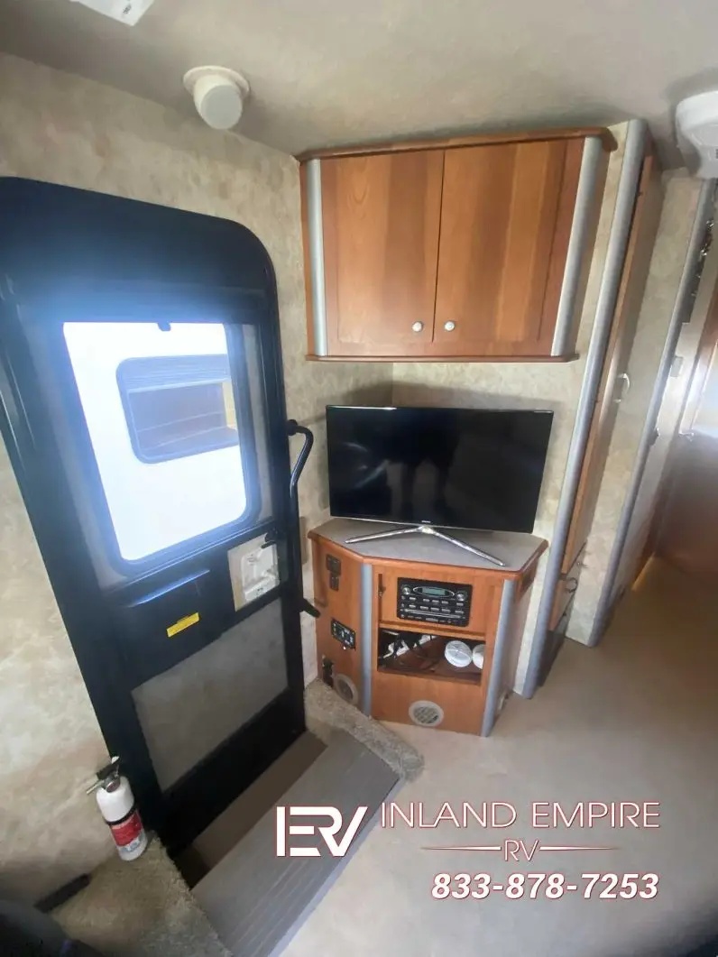
								2009 Itasca Navion 24A full									