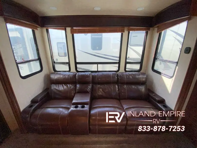 
								2015 Keystone Fuzion Chrome 331 full									
