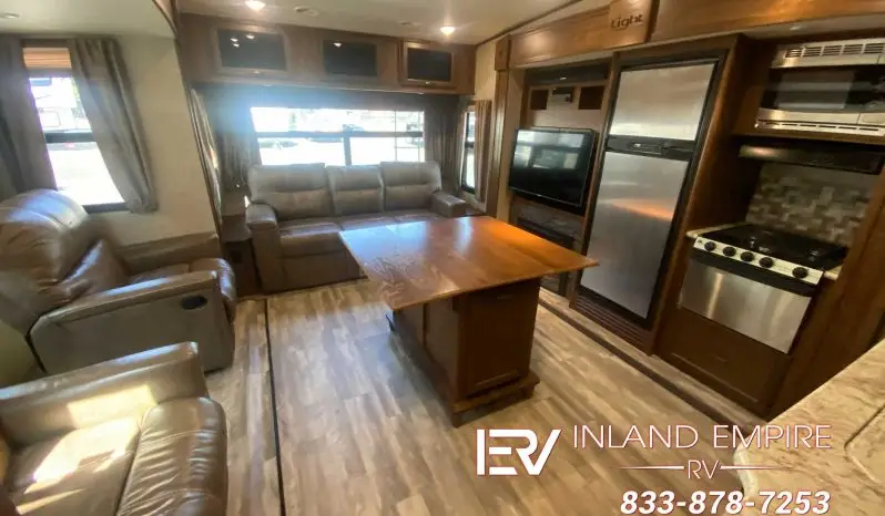 
								2017 Highland Ridge Open Range Light LF297RLS full									