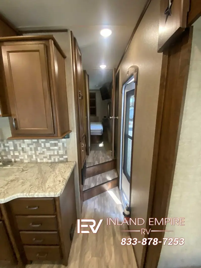 
								2017 Highland Ridge Open Range Light LF297RLS full									