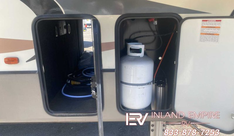 
								2017 Keystone Montana 3730FL full									