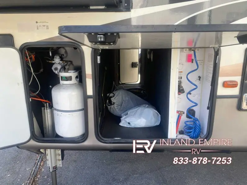 
								2017 Keystone Montana 3730FL full									