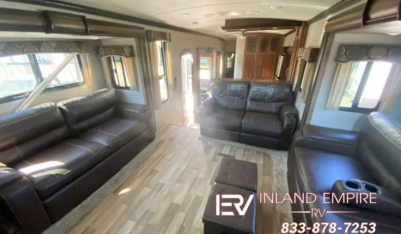
								2017 Keystone Montana 3730FL full									