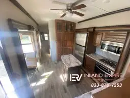 
										2017 Keystone Montana 3730FL full									