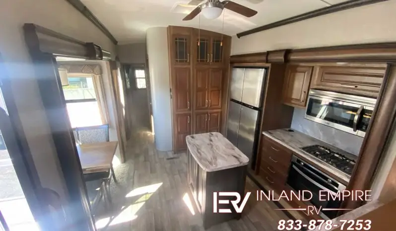 
								2017 Keystone Montana 3730FL full									
