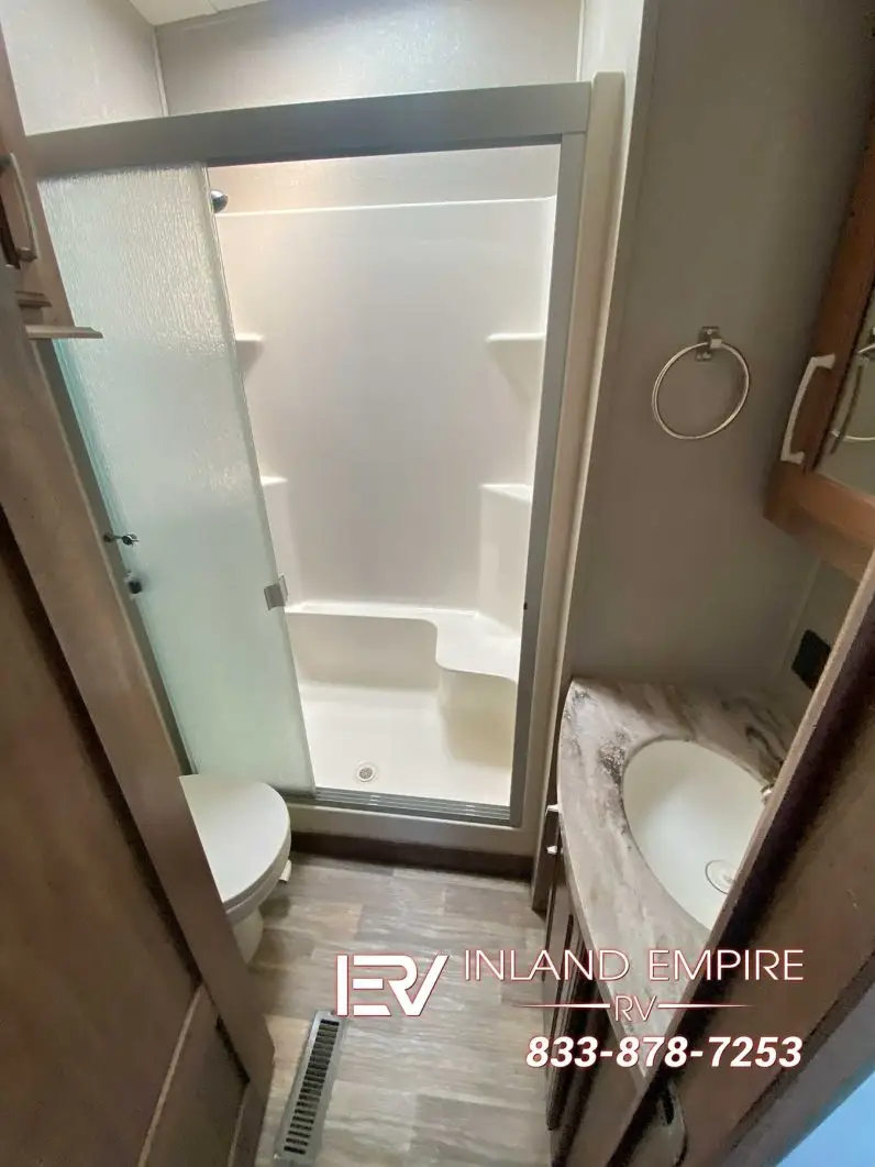 
								2017 Keystone Montana 3730FL full									