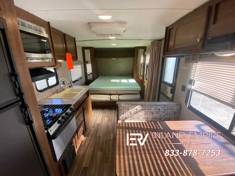 
								2018 Keystone Hideout 21LHSWE full									