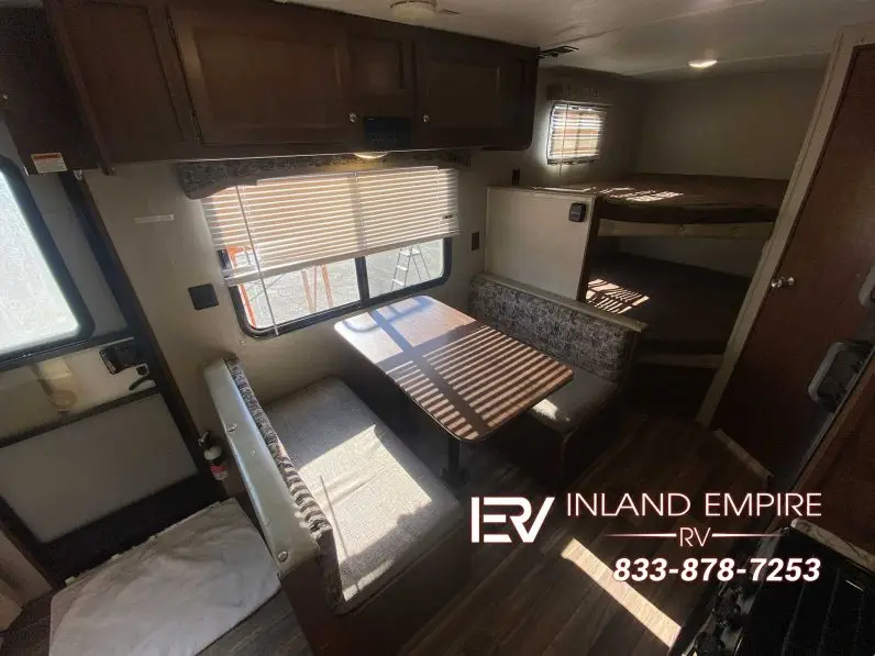 
								2018 Keystone Hideout 21LHSWE full									