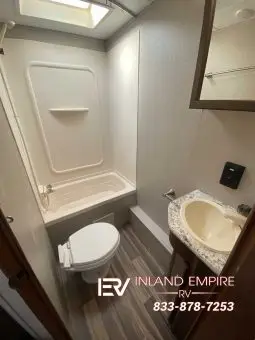 
										2018 Keystone Hideout 21LHSWE full									