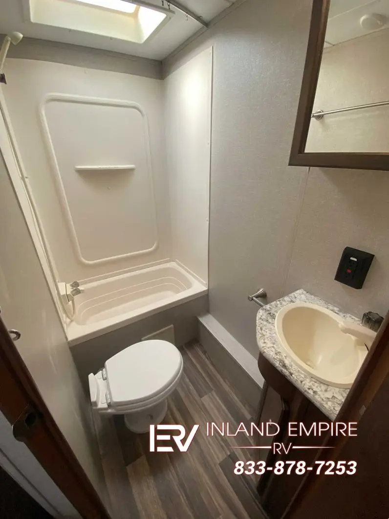 
								2018 Keystone Hideout 21LHSWE full									
