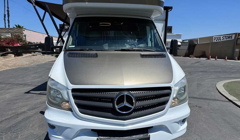 
								2018 Winnebago Navion 24J full									