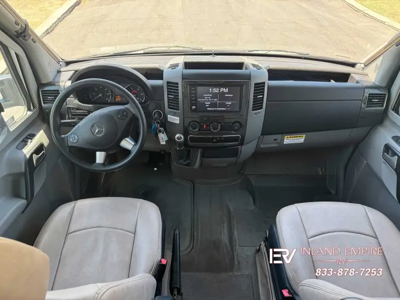 
								2018 Winnebago Navion 24J full									