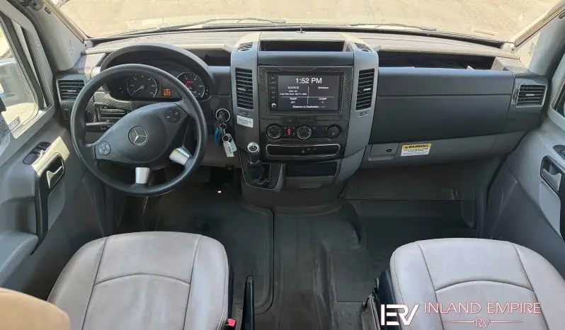 
								2018 Winnebago Navion 24J full									