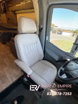 
										2018 Winnebago Navion 24J full									