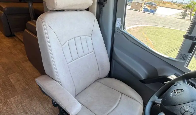 
								2018 Winnebago Navion 24J full									
