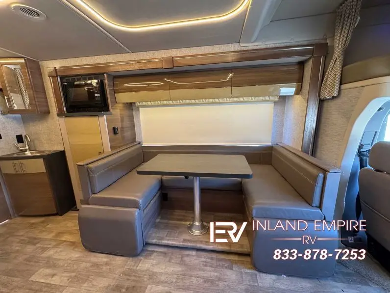 
								2018 Winnebago Navion 24J full									