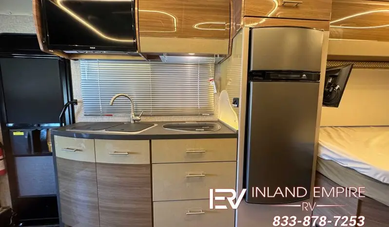 
								2018 Winnebago Navion 24J full									
