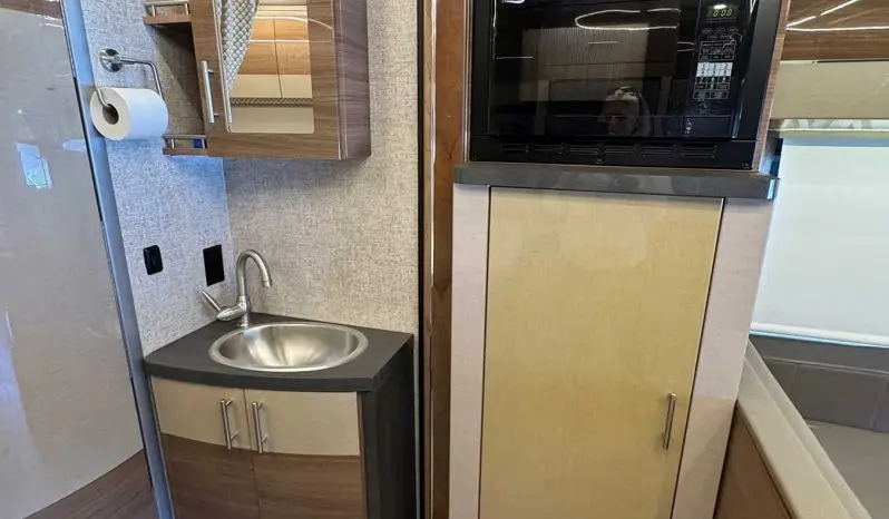 
								2018 Winnebago Navion 24J full									