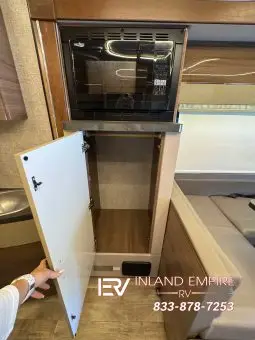 
										2018 Winnebago Navion 24J full									