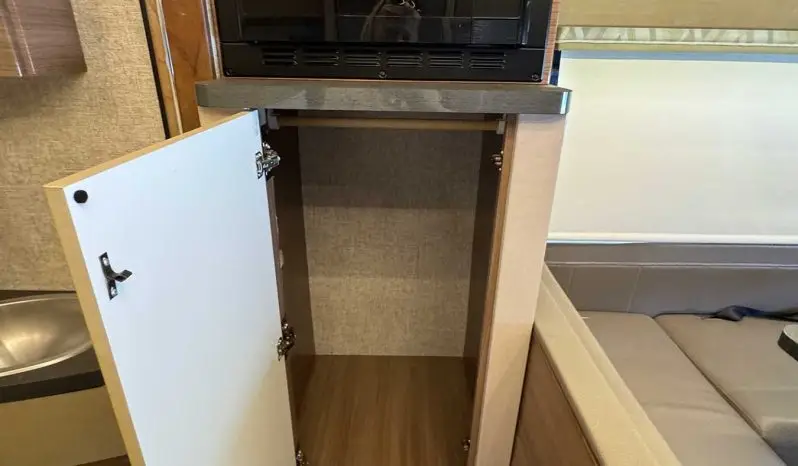 
								2018 Winnebago Navion 24J full									
