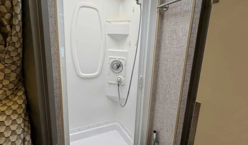 
								2018 Winnebago Navion 24J full									