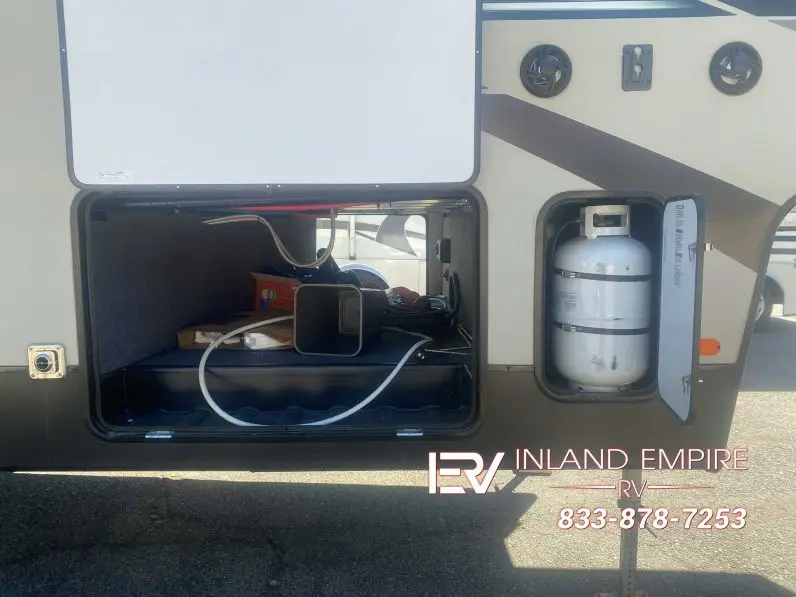 
								2020 Coachmen Chaparral 360IBL full									