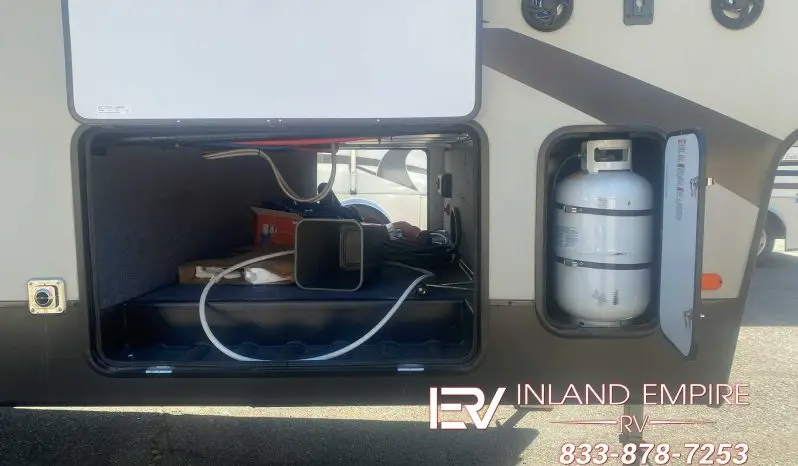
								2020 Coachmen Chaparral 360IBL full									