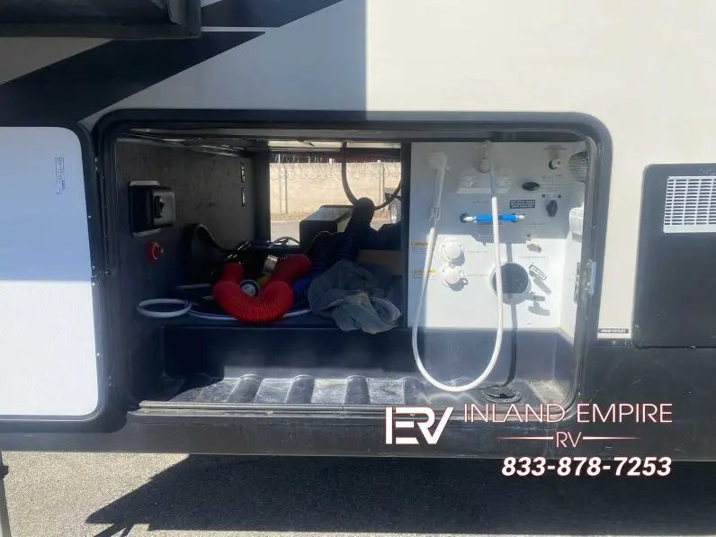 
								2020 Coachmen Chaparral 360IBL full									
