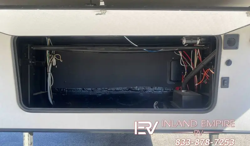 
								2020 Coachmen Chaparral 360IBL full									