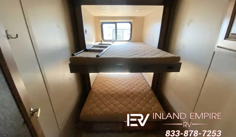 
								2020 Coachmen Chaparral 360IBL full									