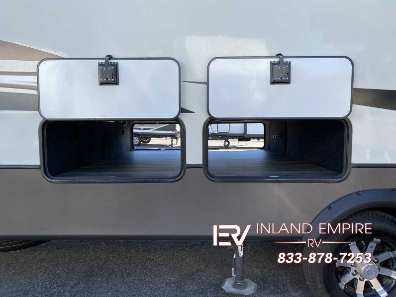 
								2022 Keystone Alpine 3712KB full									