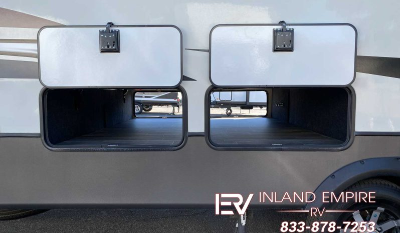 
								2022 Keystone Alpine 3712KB full									