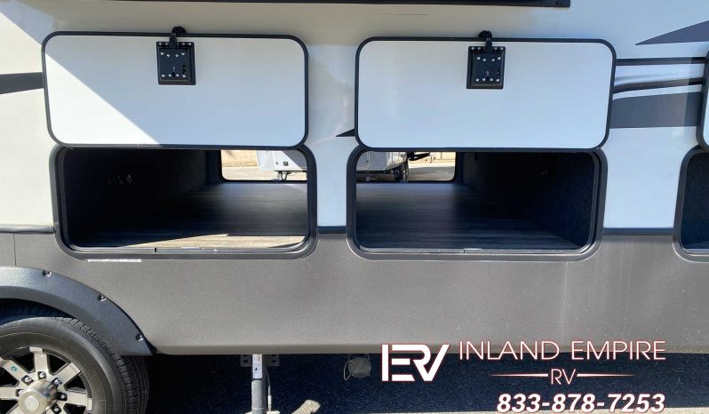 
								2022 Keystone Alpine 3712KB full									