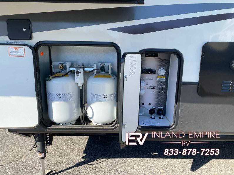 
								2022 Keystone Alpine 3712KB full									