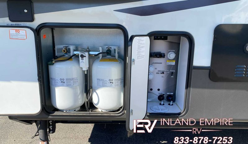 
								2022 Keystone Alpine 3712KB full									