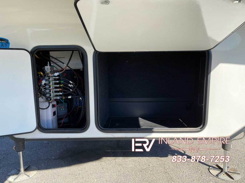 
								2022 Keystone Alpine 3712KB full									