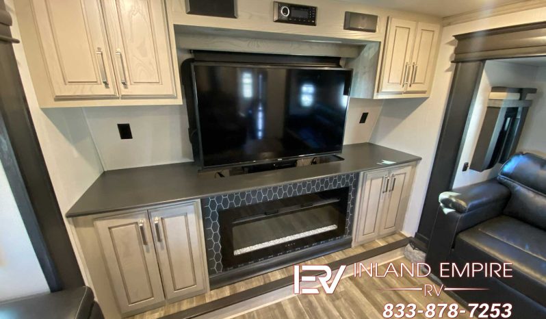 
								2022 Keystone Alpine 3712KB full									