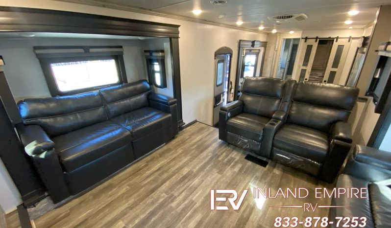 
								2022 Keystone Alpine 3712KB full									