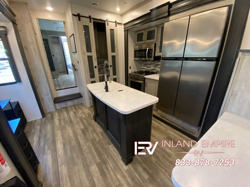 
								2022 Keystone Alpine 3712KB full									