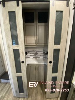 
										2022 Keystone Alpine 3712KB full									