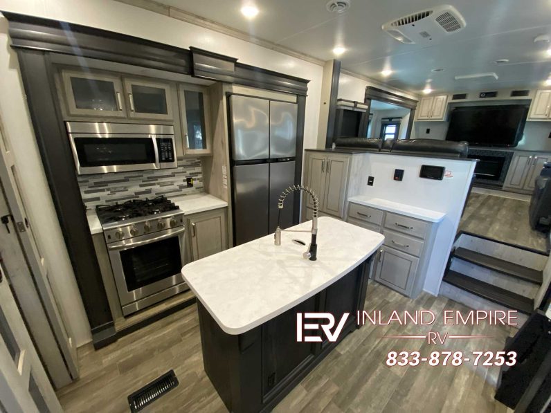 
								2022 Keystone Alpine 3712KB full									