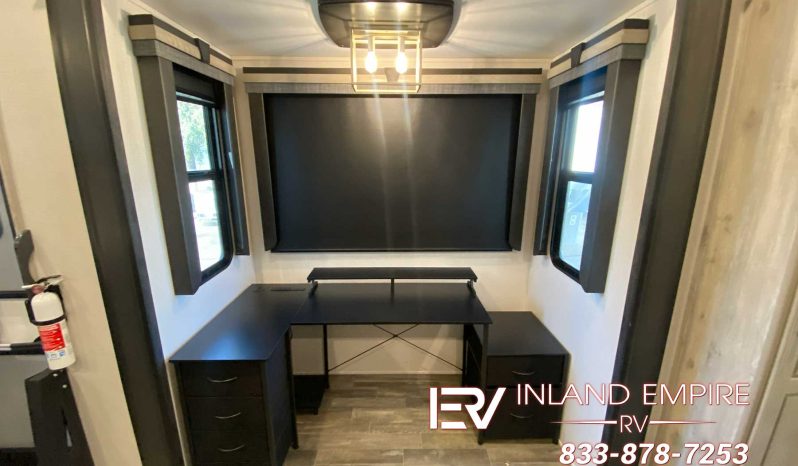 
								2022 Keystone Alpine 3712KB full									