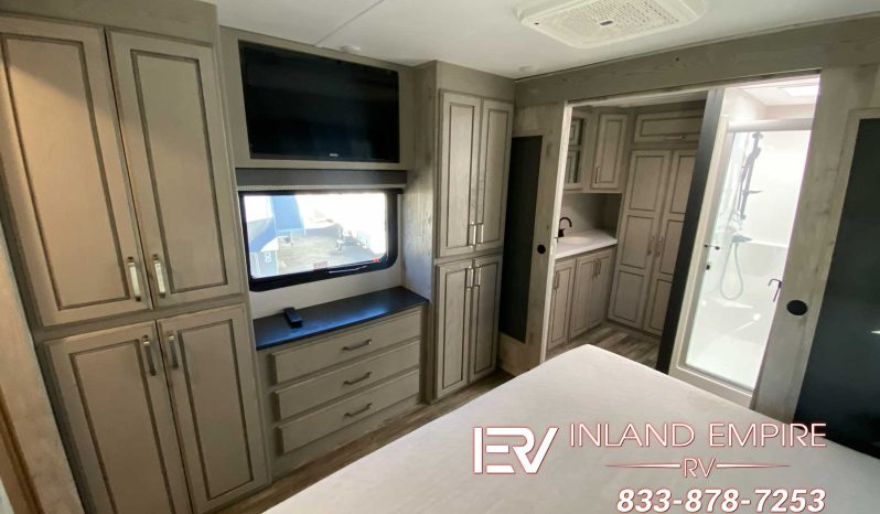 
								2022 Keystone Alpine 3712KB full									