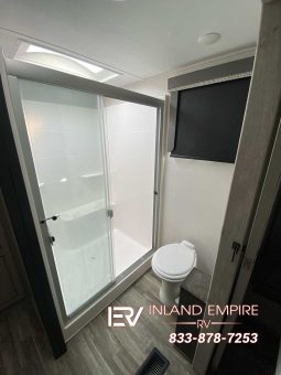 
										2022 Keystone Alpine 3712KB full									
